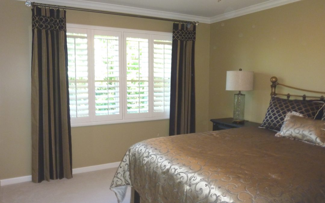 Contemporary Bedroom Window Draperies
