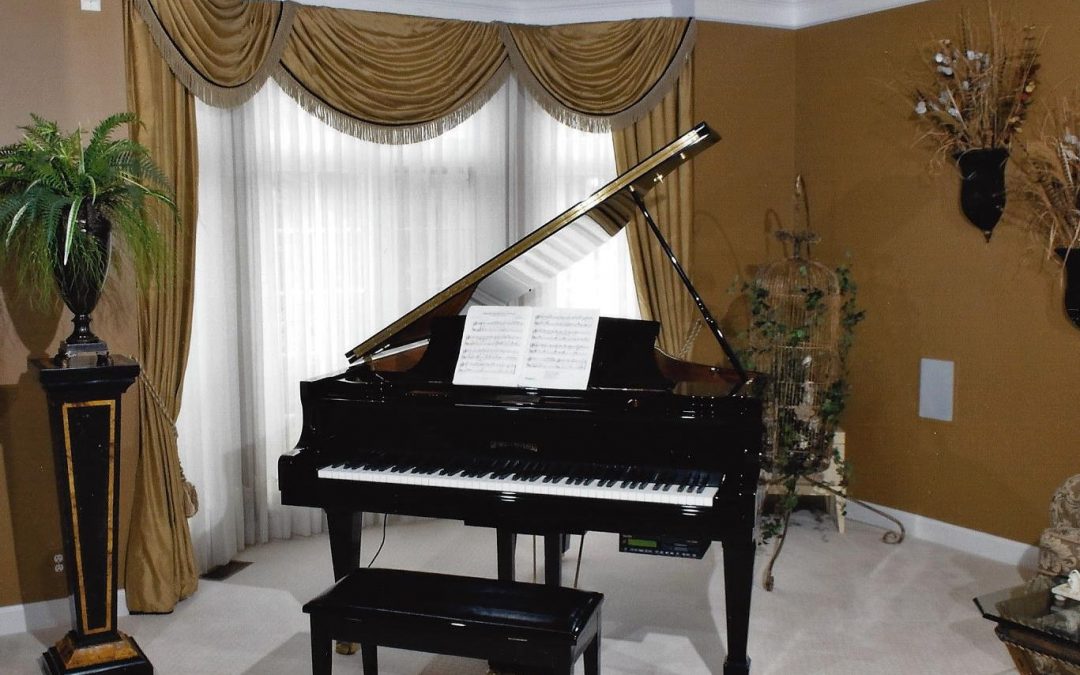 Piano Cream Elegant Drapes